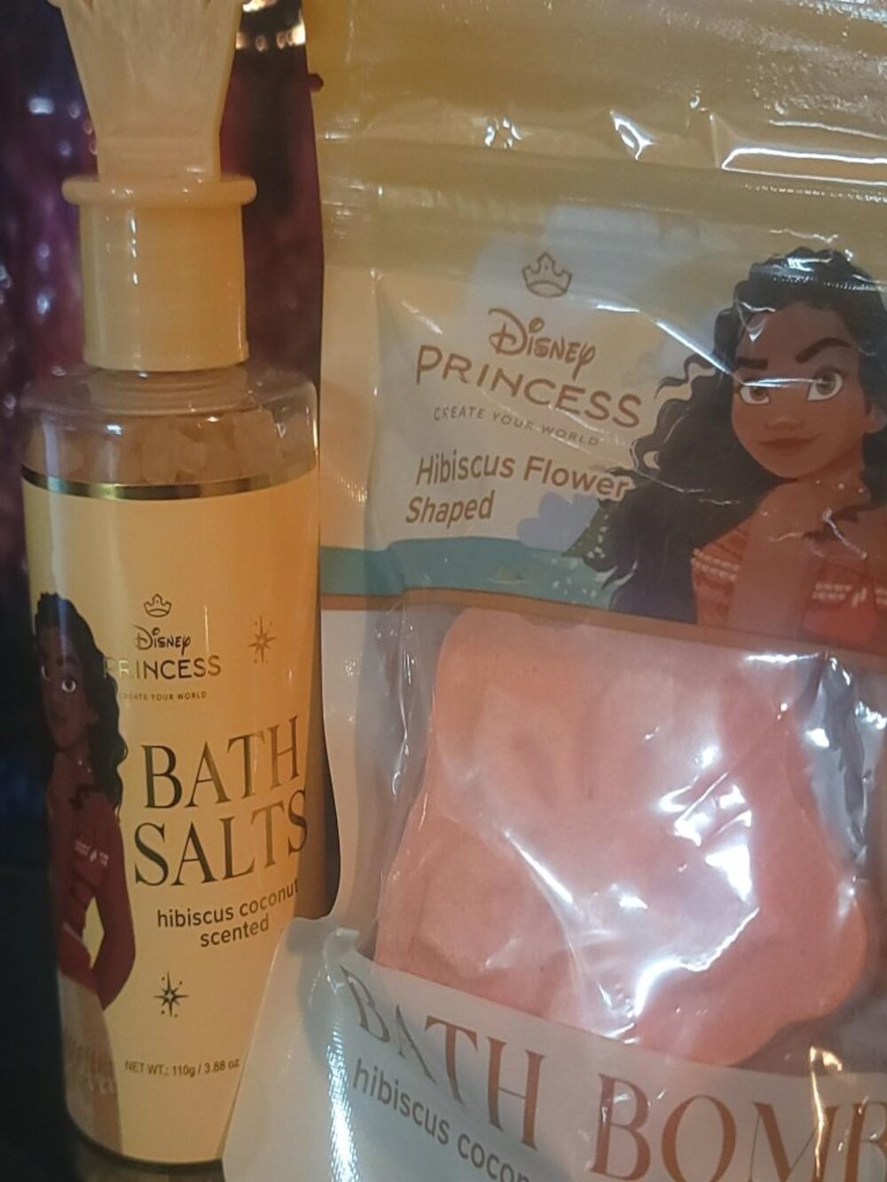 Disney Princess Moana Bath Gift Set Hibiscus Coconut Bath Salts & Bath Bomb NWT